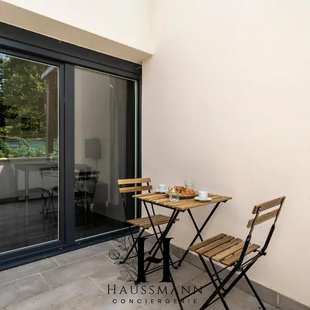 Avec Terrasse Apartament